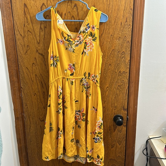 Old Navy Yellow Medium Size Dress With Flowers 💛 - Picture 4 of 5